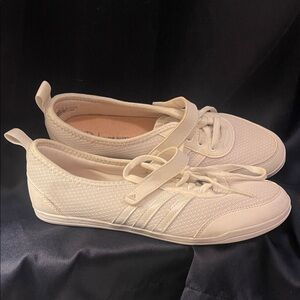 Adidas Women's Off-White Sneakers